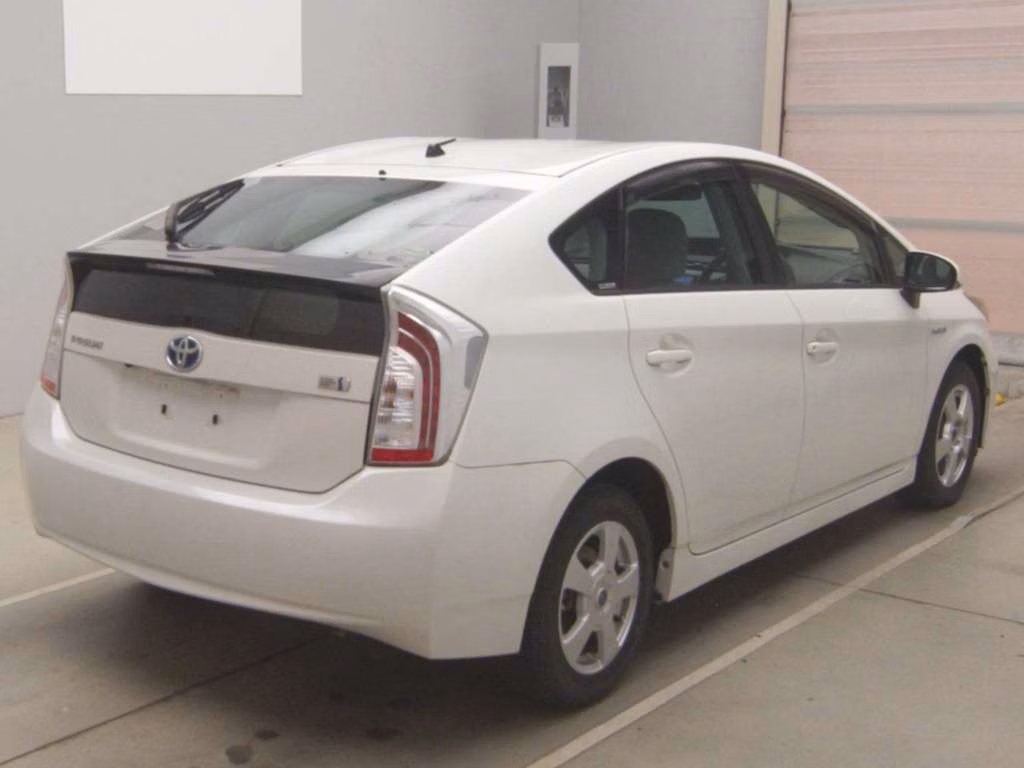 TOYOTA PRIUS