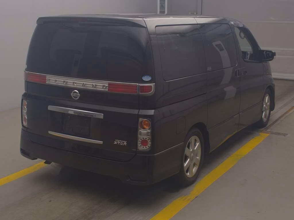 NISSAN ELGRAND