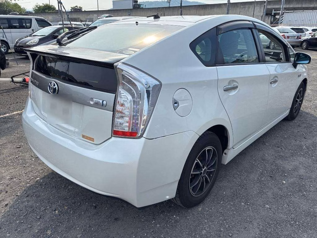 TOYOTA PRIUS PHV