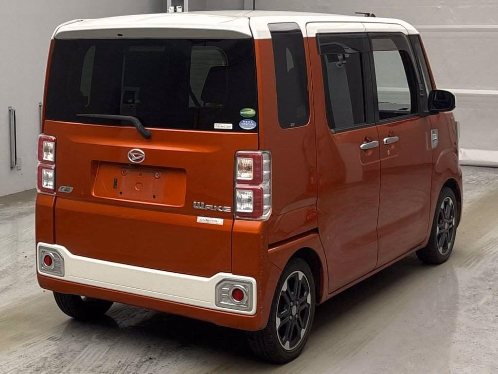 DAIHATSU WAKE