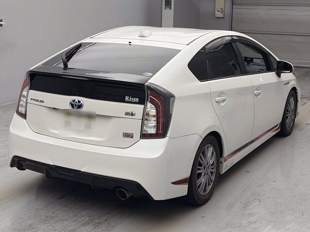 TOYOTA PRIUS