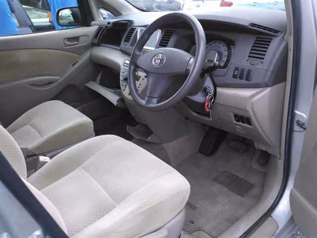TOYOTA ISIS