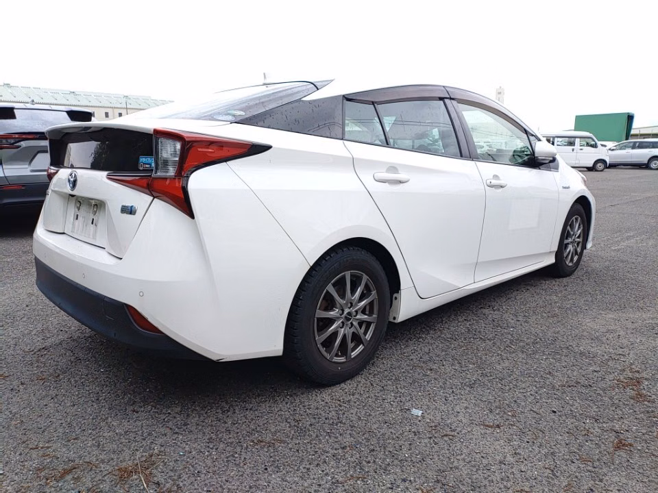 TOYOTA PRIUS