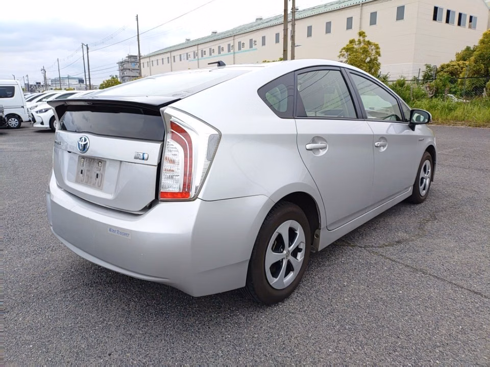 TOYOTA PRIUS