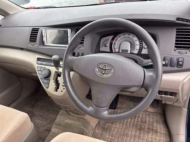 TOYOTA ISIS