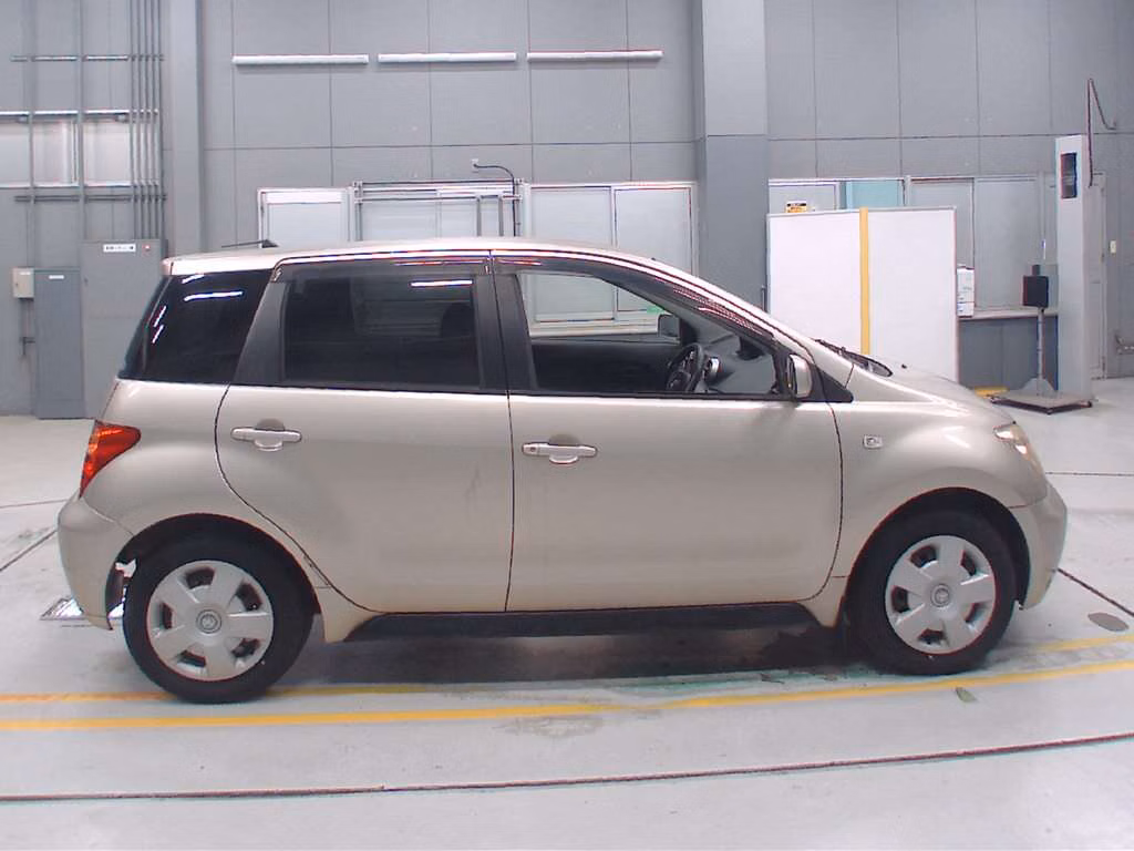 TOYOTA IST