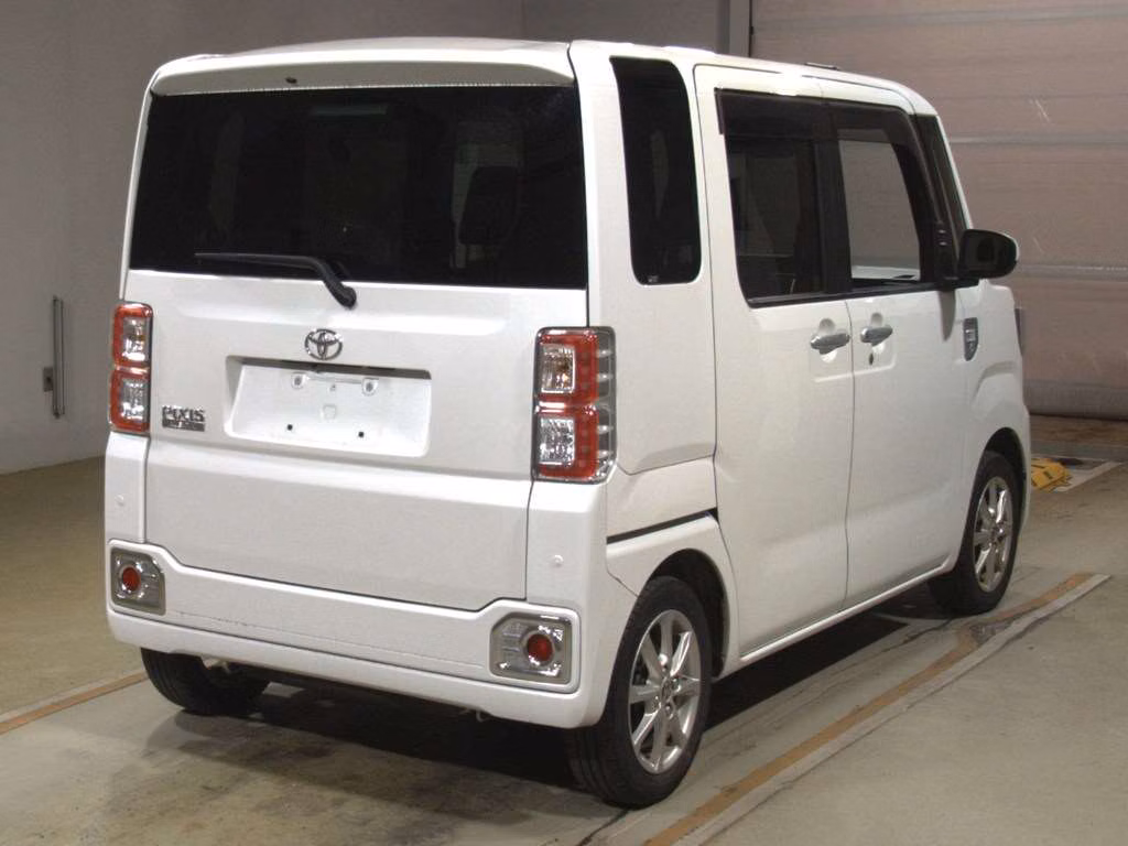 TOYOTA PIXIS MEGA