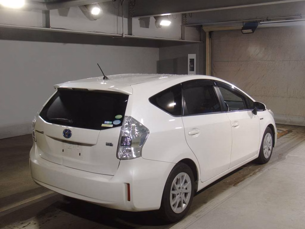 TOYOTA PRIUS ALPHA