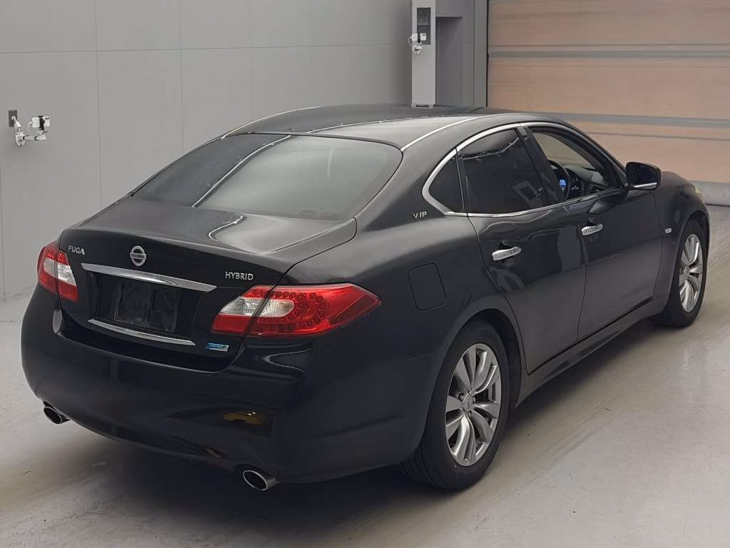 NISSAN FUGA