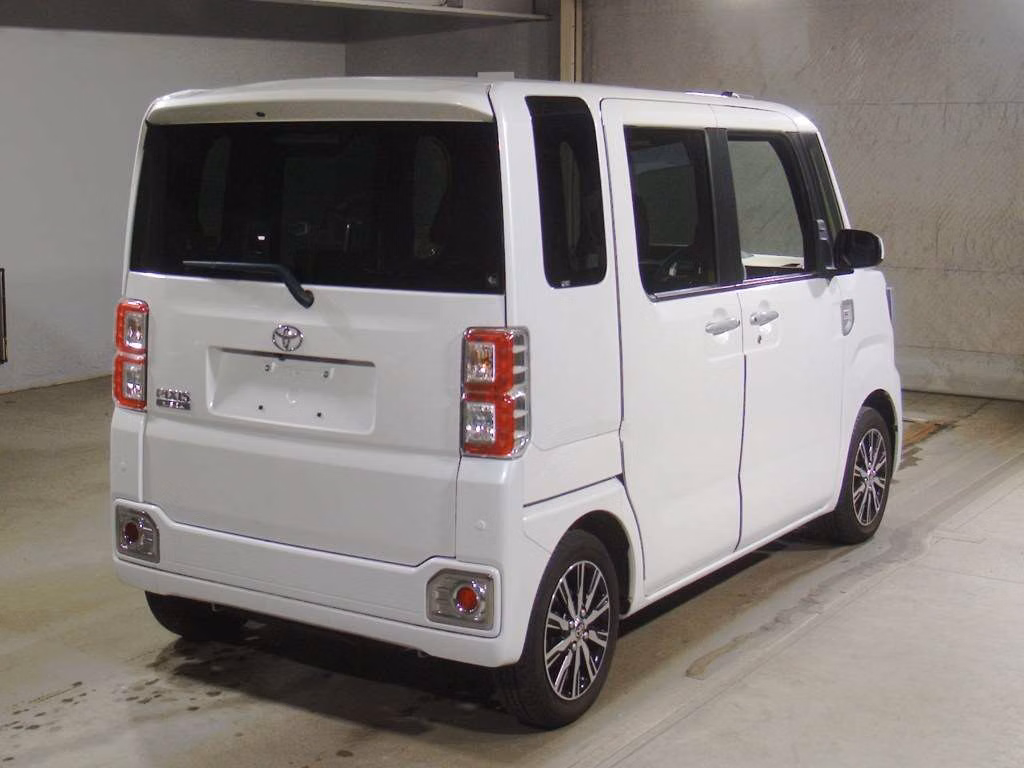 TOYOTA PIXIS MEGA