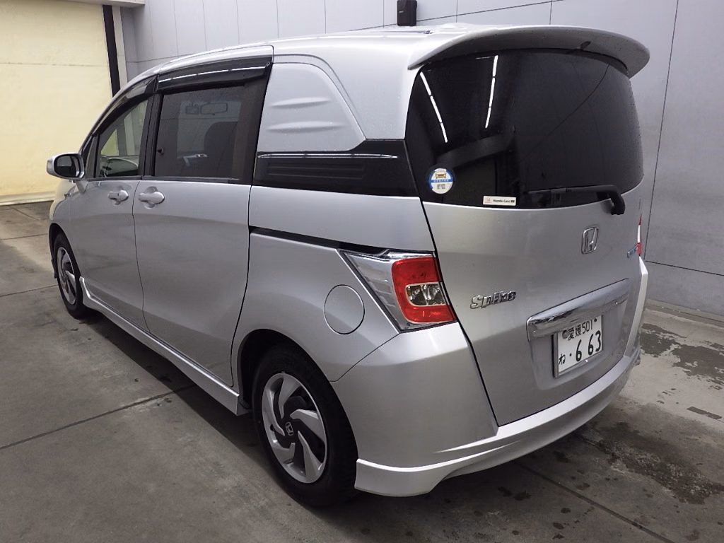 HONDA FREED SPIKE