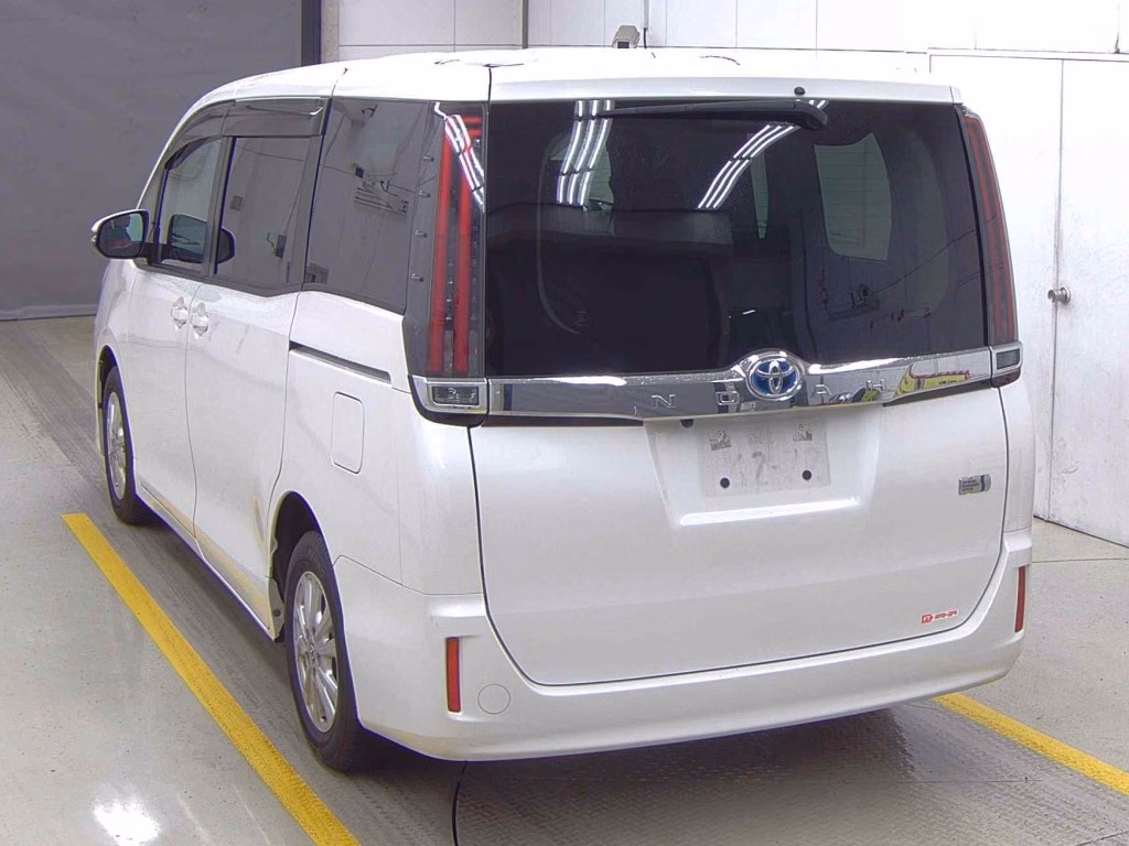 TOYOTA NOAH