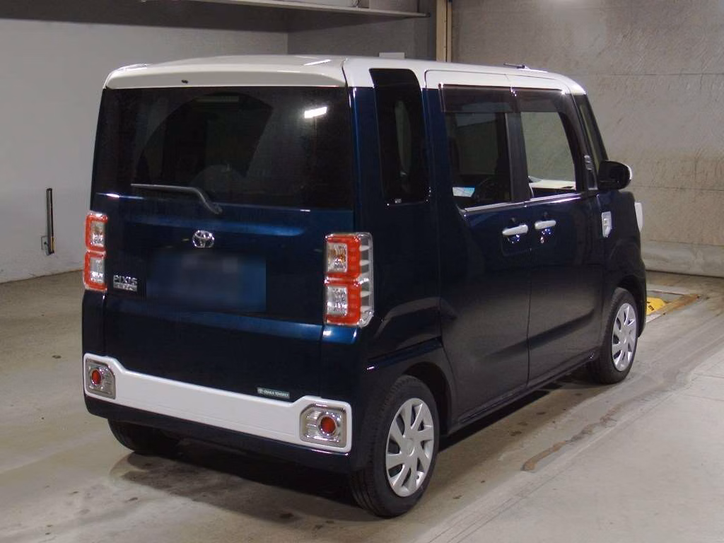 TOYOTA PIXIS MEGA