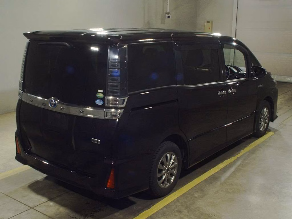 TOYOTA VOXY