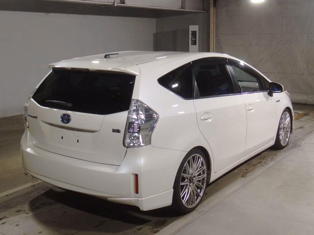 TOYOTA PRIUS ALPHA
