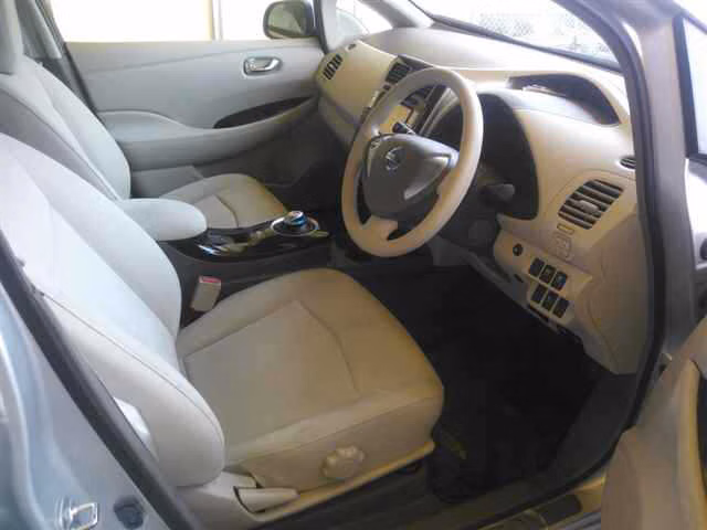 NISSAN LEAF