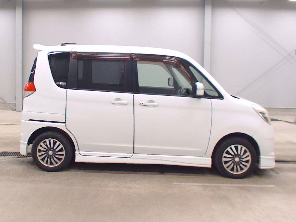 MITSUBISHI DELICA D:2