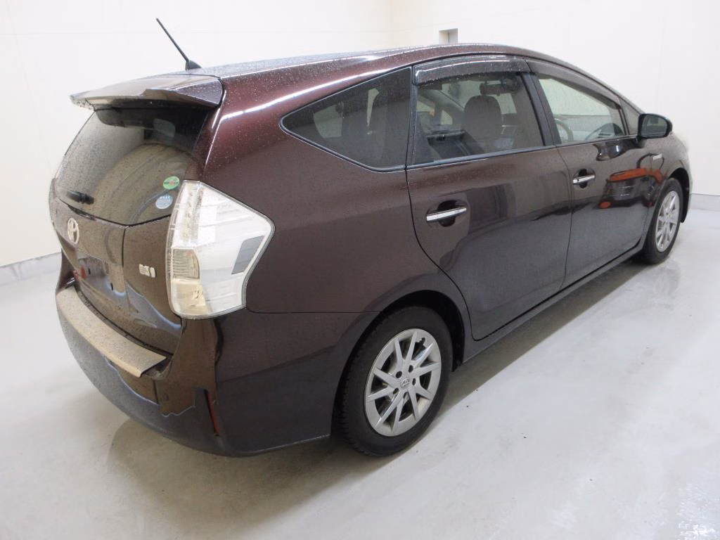 TOYOTA PRIUS ALPHA