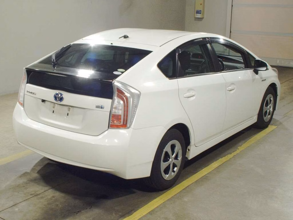 TOYOTA PRIUS