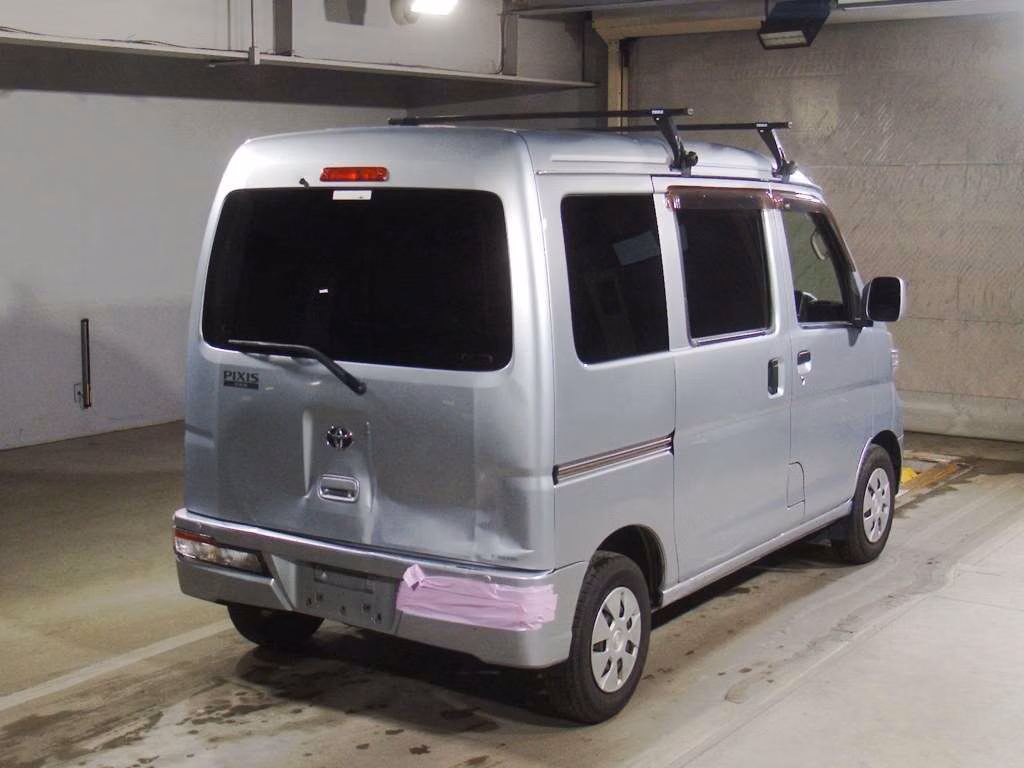 TOYOTA PIXIS VAN