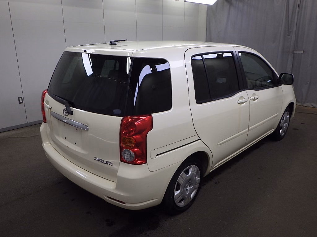 TOYOTA RAUM