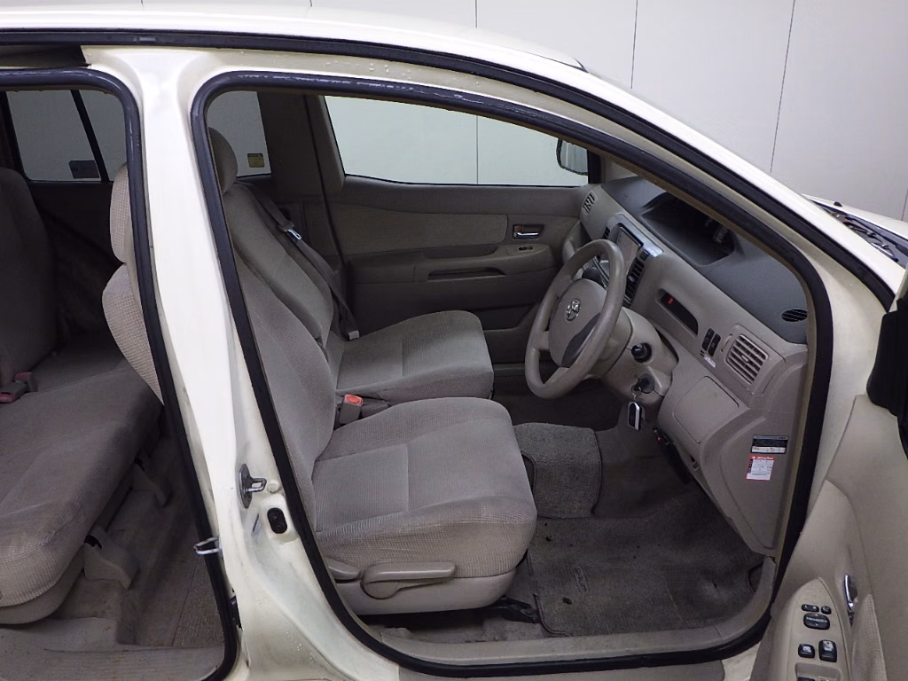TOYOTA RAUM