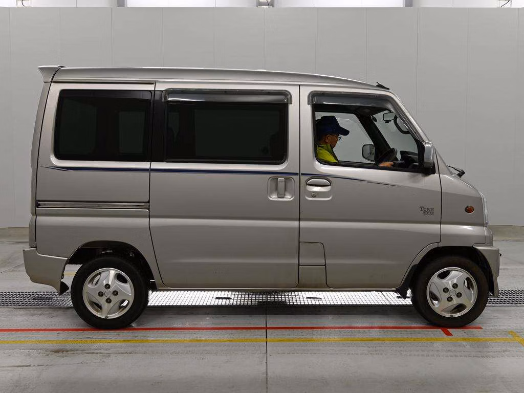 MITSUBISHI TOWN BOX