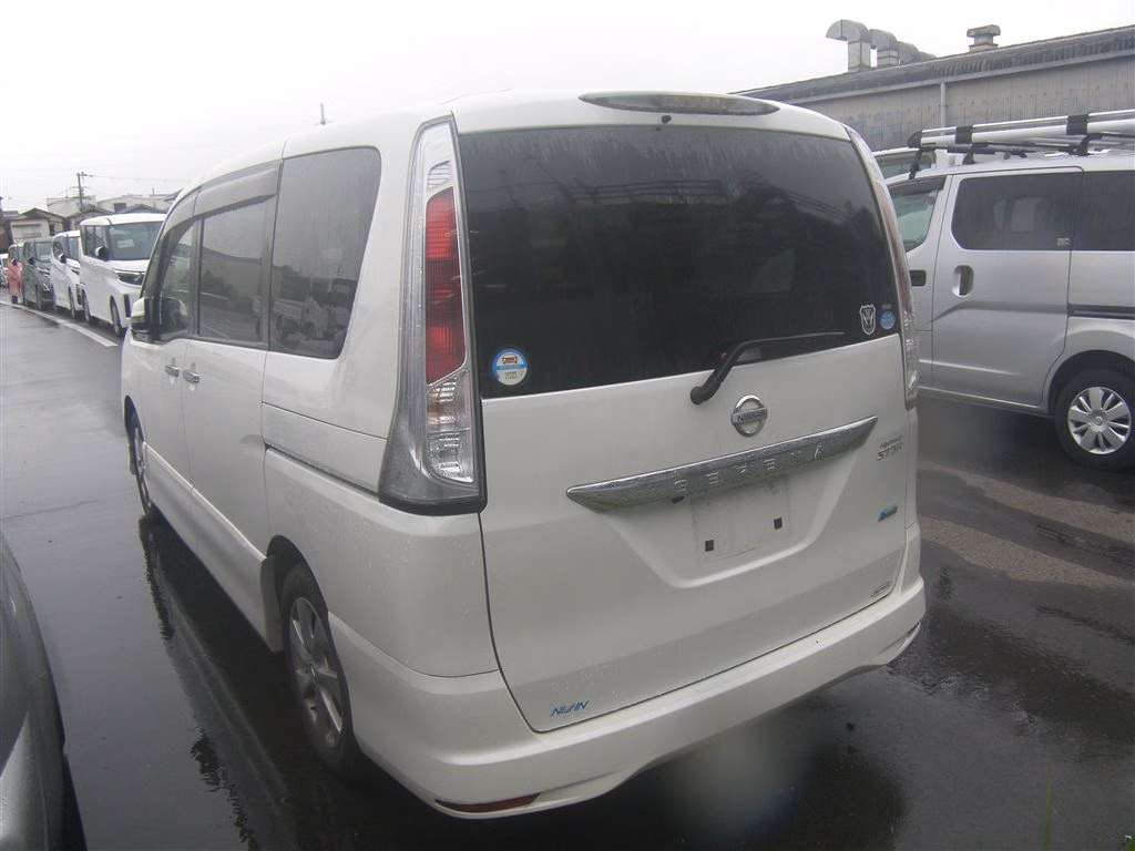NISSAN SERENA
