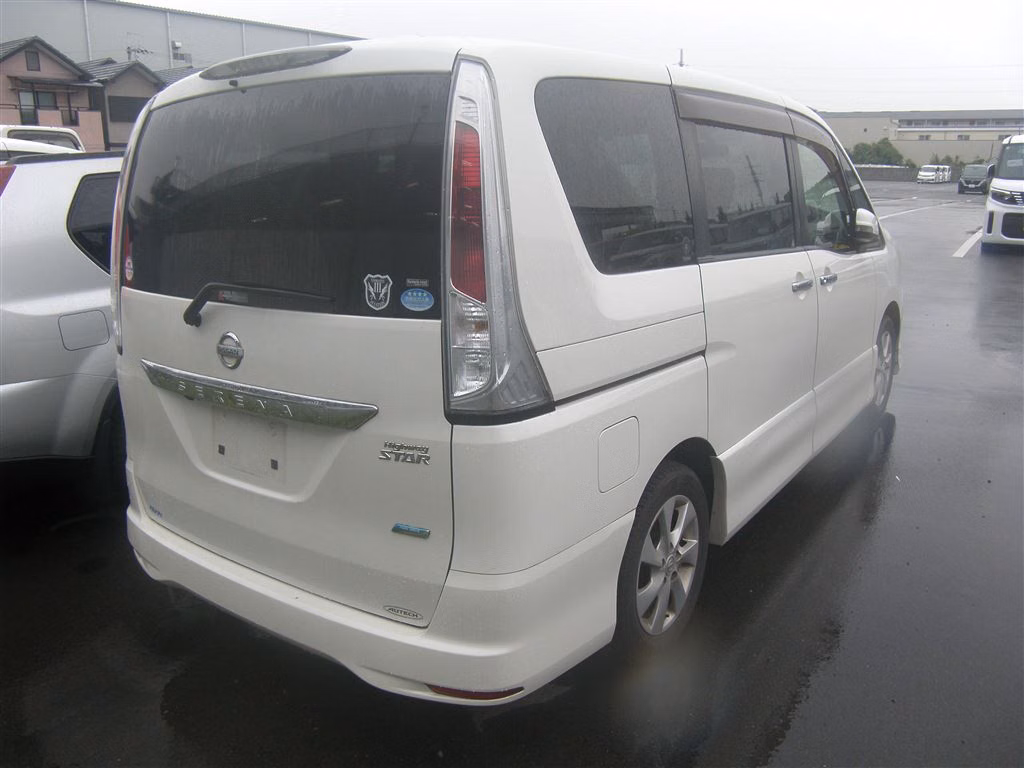NISSAN SERENA