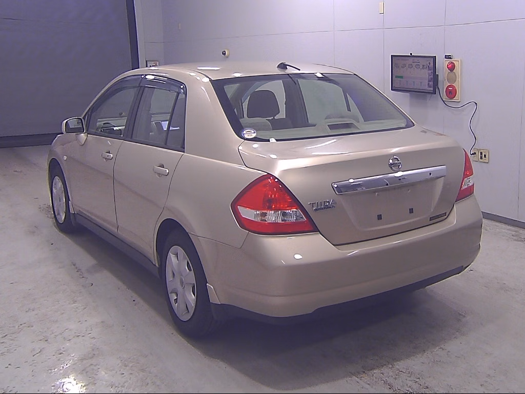NISSAN TIIDA LATIO