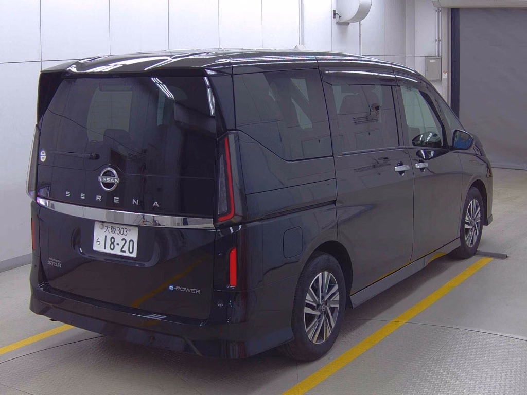 NISSAN SERENA