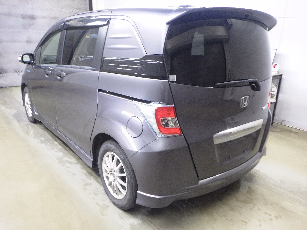HONDA FREED SPIKE
