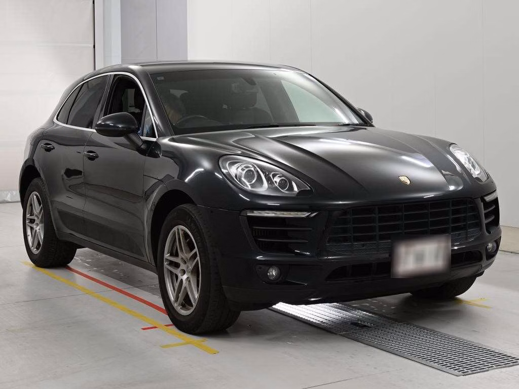 PORSCHE MACAN
