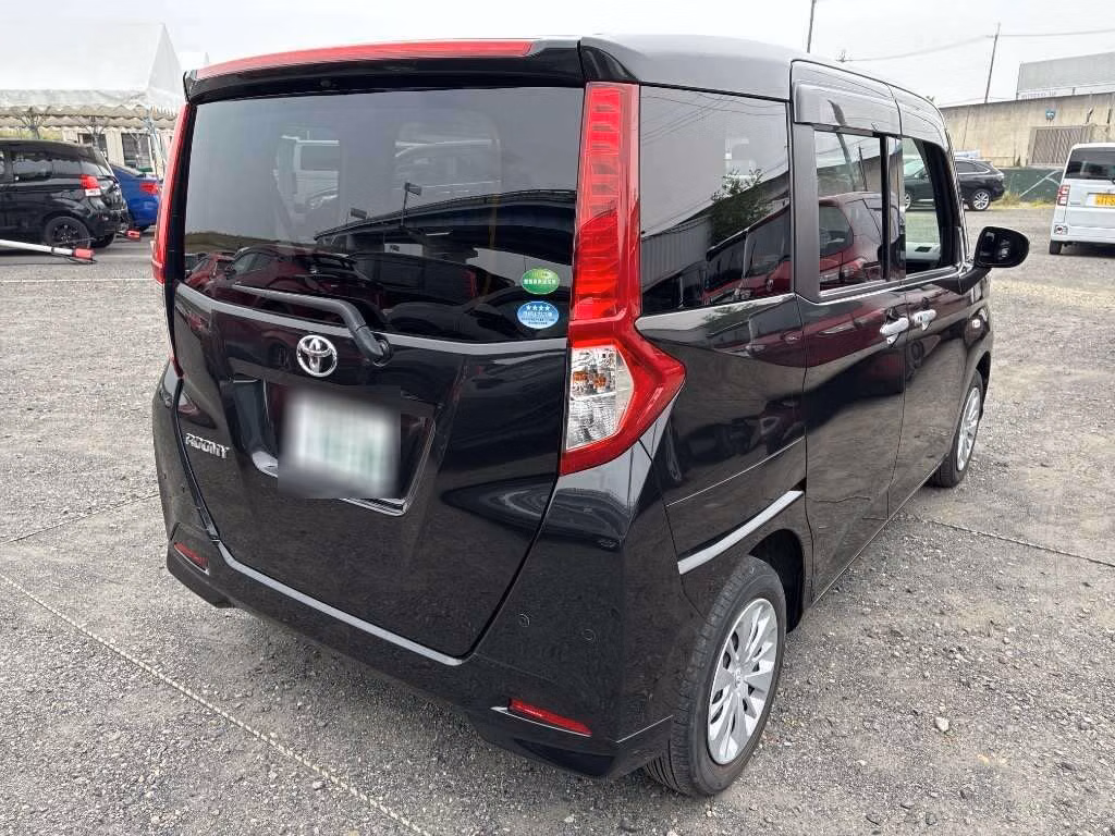 TOYOTA ROOMY