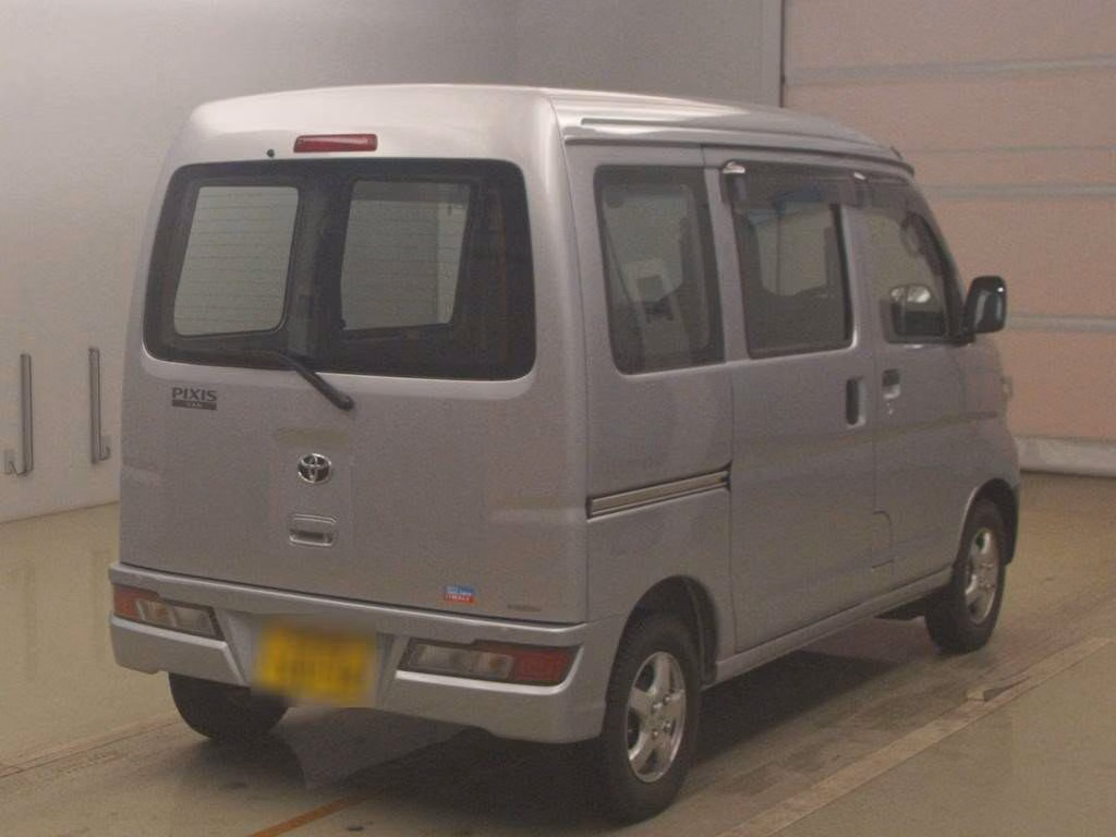TOYOTA PIXIS VAN