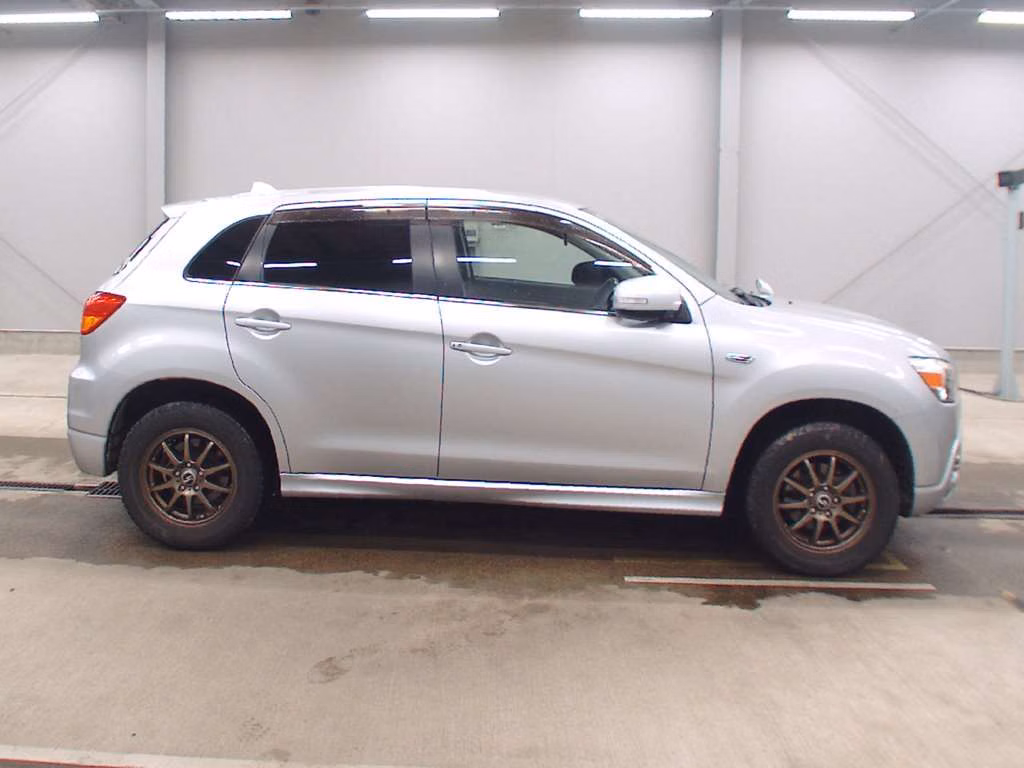 MITSUBISHI RVR