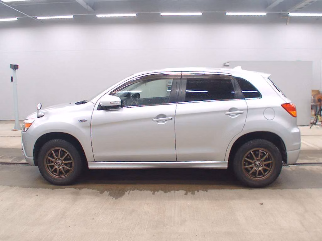MITSUBISHI RVR