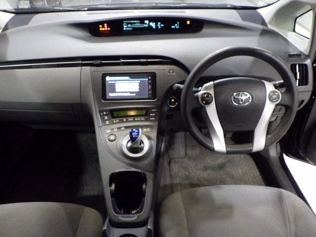 TOYOTA PRIUS