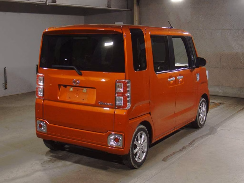 DAIHATSU WAKE