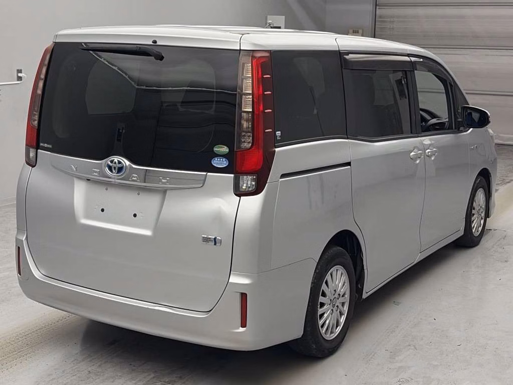 TOYOTA NOAH