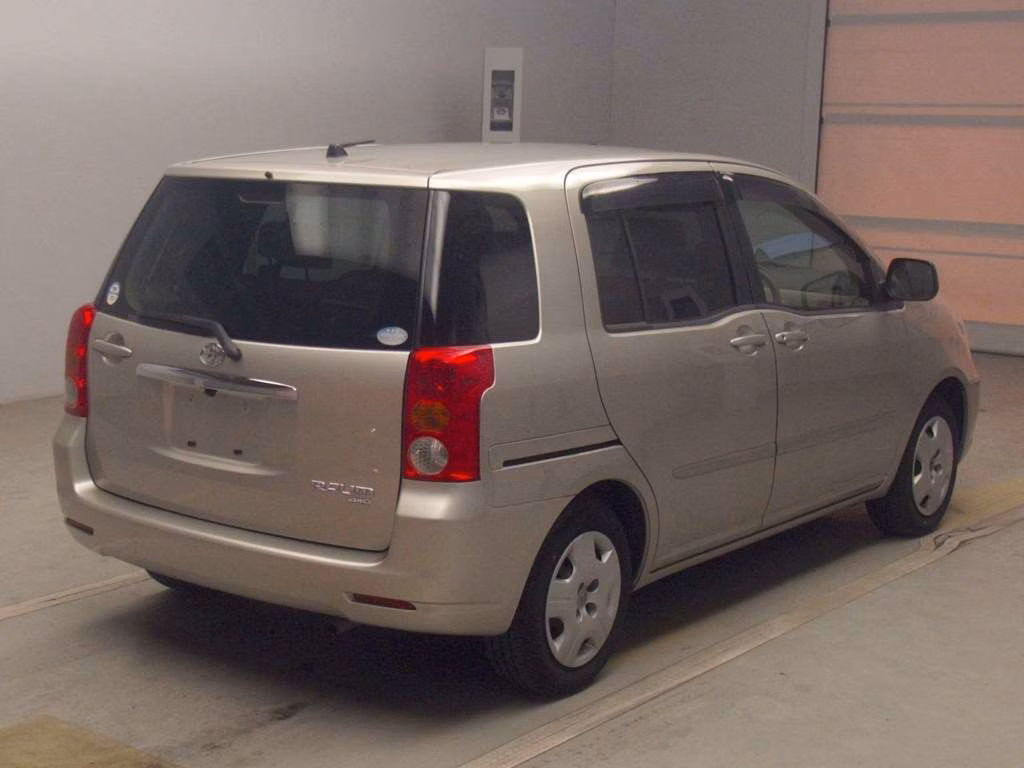 TOYOTA RAUM