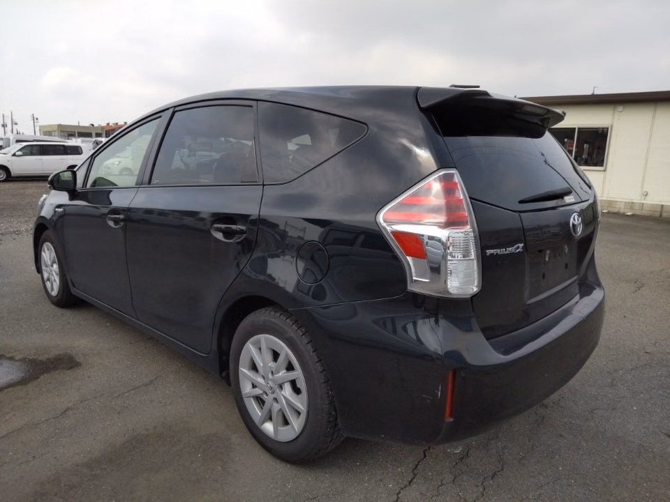 TOYOTA PRIUS ALPHA