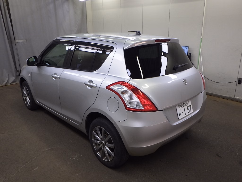 SUZUKI SWIFT