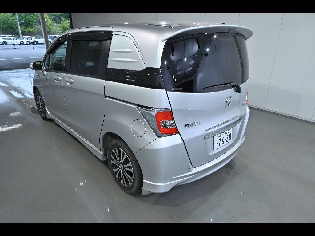 HONDA FREED SPIKE