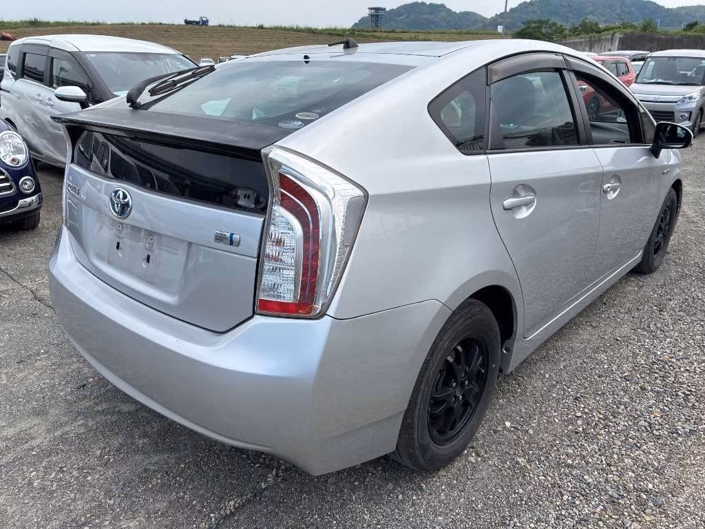 TOYOTA PRIUS