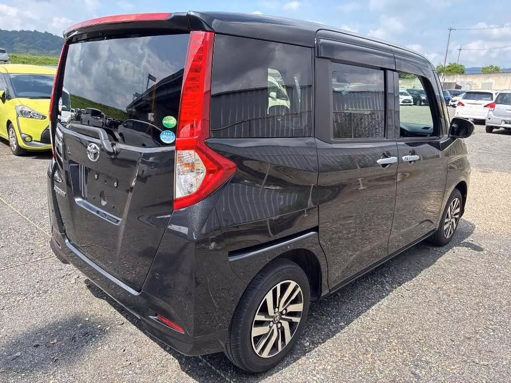 TOYOTA ROOMY