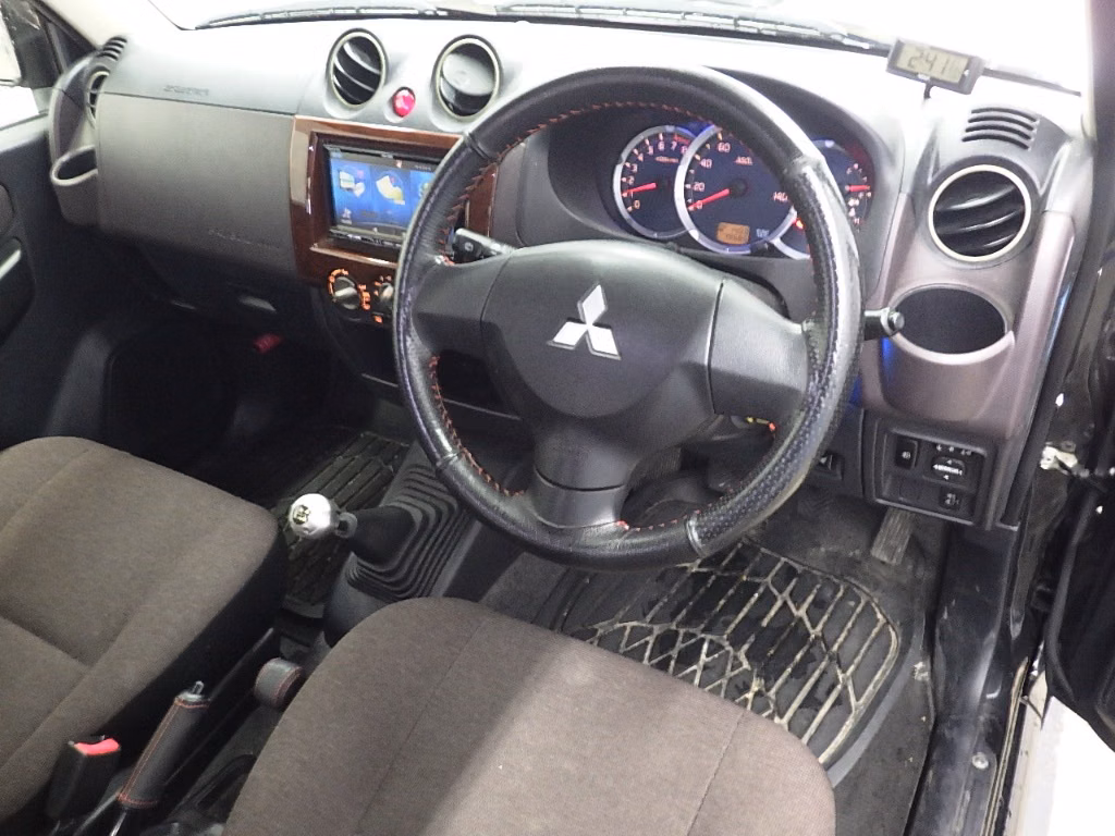 MITSUBISHI PAJERO MINI