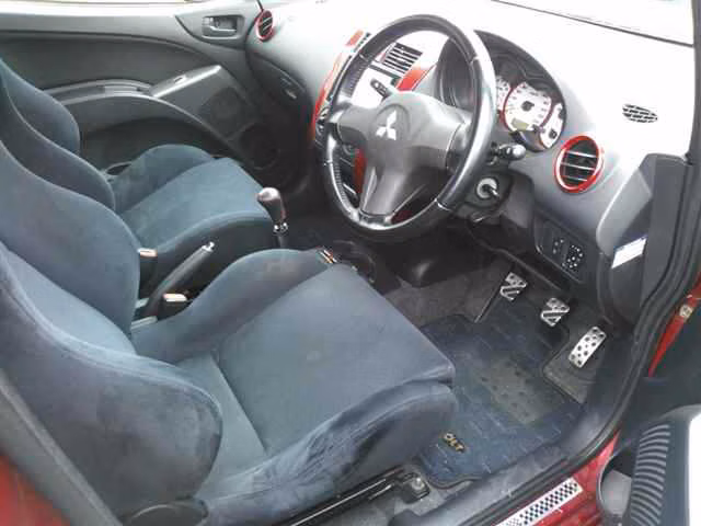 MITSUBISHI COLT