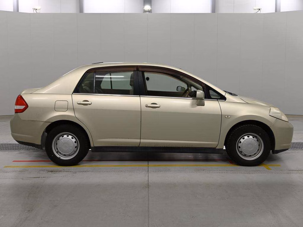 NISSAN TIIDA LATIO