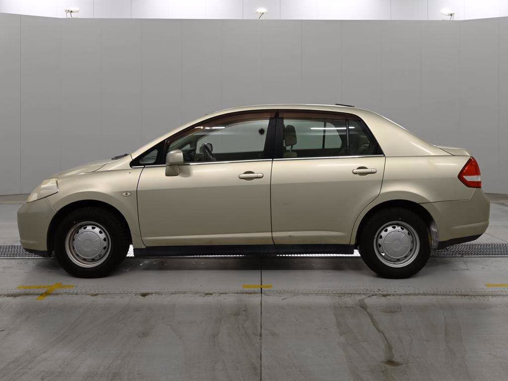 NISSAN TIIDA LATIO